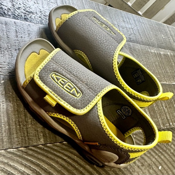 KEEN Kids Unisex Sandals Size 11 – Gray & Yellow Water Shoes, Outdoor Summer San - Picture 4 of 6